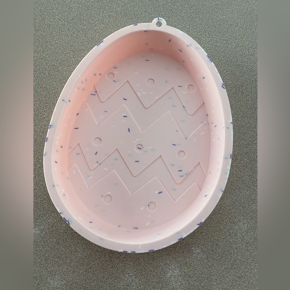 Pink Zigzag silicone egg shaped baking pan